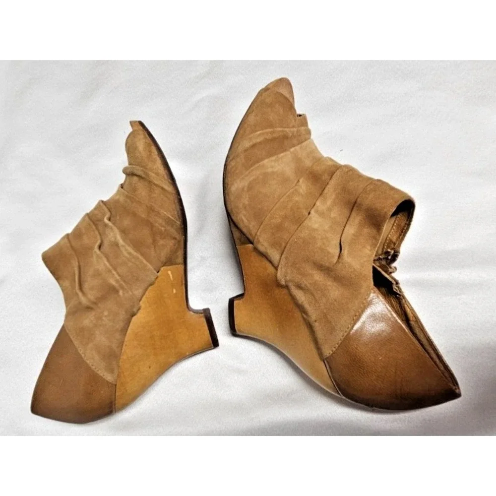 Naya GENESIS Suede Leather Peep Toe‎ Bootie Zip Up Bamboo Heels Size 9W
